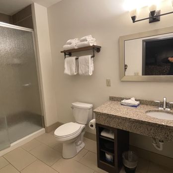Brewhouse Inn & Suites - Hotels Near Me - Milwaukee, Wisconsin Brewhouse Inn & Suites - Hotels Near Me - Milwaukee, Wisconsin