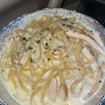 Fratelli's Italian Restaurant - Lunch portion Chicken Alfredo - Italian Near Me - Orlando, Florida Fratelli's Italian Restaurant - Lunch portion Chicken Alfredo - Italian Near Me - Orlando, Florida