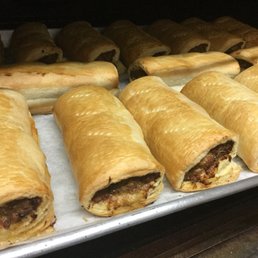 Feuilleté À La Saucisse Individuel Chaud / Hot Individual Sausage Roll
