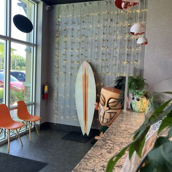 Poké Island Plus - Inside waiting area - Poke Near Me - Tampa, Florida