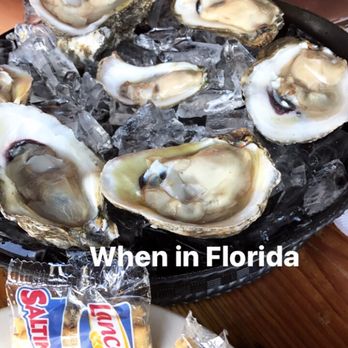 Cracker's Bar & Grill - Seafood Near Me - Crystal River, Florida