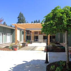 Roo Lan Health & Rehab - Roo Lan's lovely courtyard in the middle of the complex.
