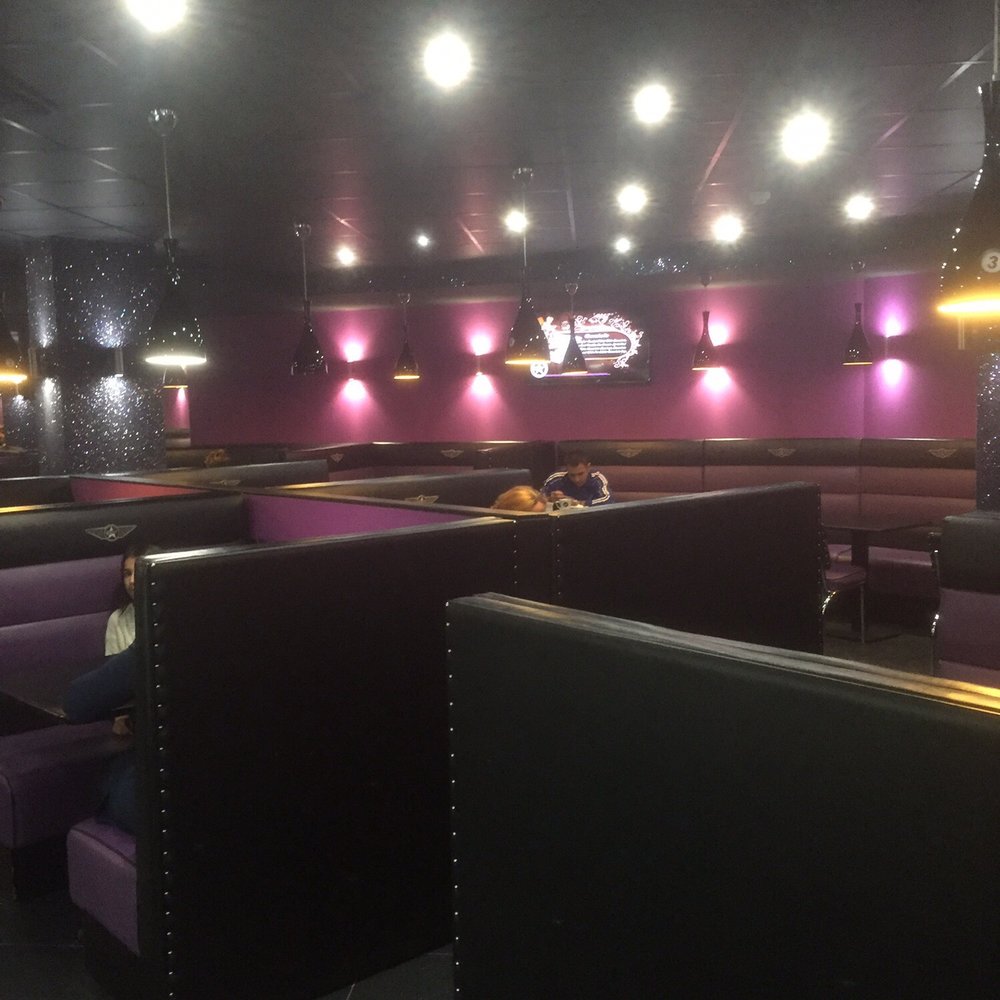 Creams - Seating - Desserts Near Me - Guildford, SRY