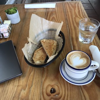 Chug's Diner - Cafe con leche & tostadas - Cuban Near Me - Miami, Florida