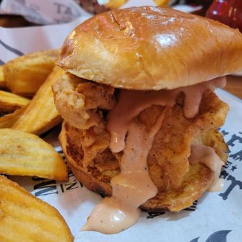 Famous Dave's Bar-B-Que - Iris' Comeback Chicken Sandwich - Barbeque Near Me - Minnetonka, Minnesota Famous Dave's Bar-B-Que - Iris' Comeback Chicken Sandwich - Barbeque Near Me - Minnetonka, Minnesota