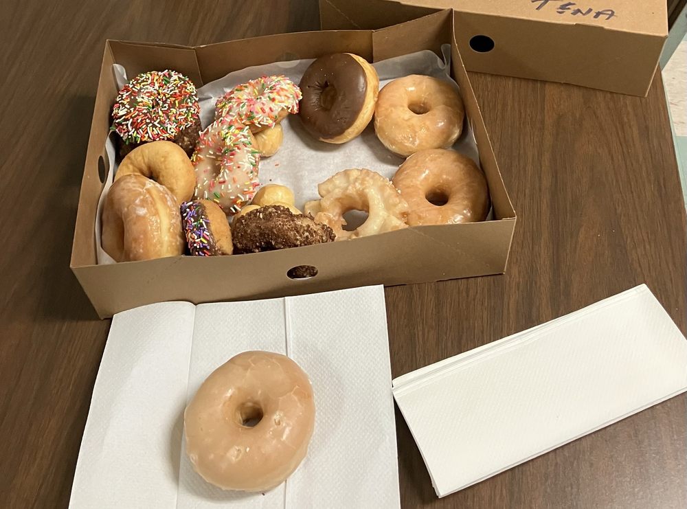 Eller's Donut Logo