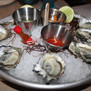Herringbone Waikiki - 1 dozen oysters ($2) - Seafood Near Me - Honolulu, Hawaii Herringbone Waikiki - 1 dozen oysters ($2) - Seafood Near Me - Honolulu, Hawaii