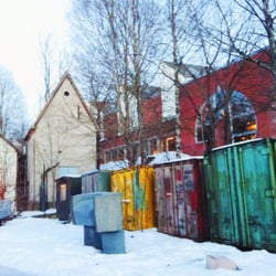 Frysja - Fargerikt langs Frysjadammen, med teknisk museum i bakgrunnen