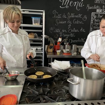 Studio Gourmet - Alexandra and Coca we fantastic teachers. Here they explain the steps to make cochanita pibil. Delicious. - Cooking Classes Near Me - Ciudad de México, DIF Studio Gourmet - Alexandra and Coca we fantastic teachers. Here they explain the steps to make cochanita pibil. Delicious. - Cooking Classes Near Me - Ciudad de México, DIF