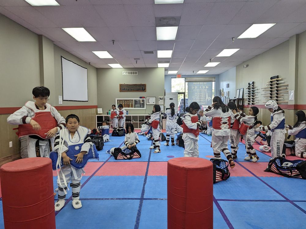 U.S. Tae Kwon Do College Logo