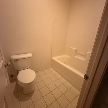 MEL Development - Before renovation of guest bathroom - General Contractors Near Me - San Diego, California MEL Development - Before renovation of guest bathroom - General Contractors Near Me - San Diego, California