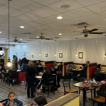 Breakfast Guru Restaurant & Bar - Dinning area - Breakfast & Brunch Near Me - Rehoboth Beach, Delaware