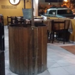 Los Compadres - En medio un pozo (es decorativo), no entiendo el motivo pero ahí está