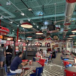 Portillo's - Dining room