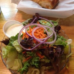 Carelli's Pizzeria & Pasta - Side salad - very fresh greens!