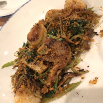 Giant - Happy Scallops - New American Near Me - Chicago, Illinois