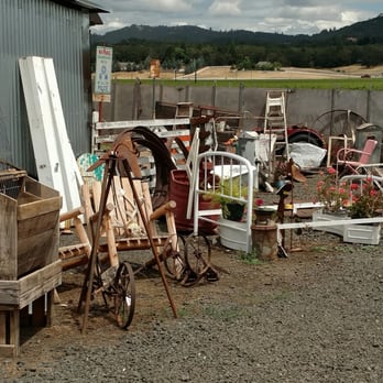 Riversdale Valley Farm - A huge variety of stuff displayed outside - Farmers Market Near Me - Roseburg, Oregon Riversdale Valley Farm - A huge variety of stuff displayed outside - Farmers Market Near Me - Roseburg, Oregon