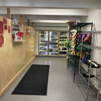 Mendocino Market - Grocery Near Me - Mendocino, California