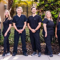 Lakeshore Dental Care - MEET THE TEAM
At Lakeshore Dental Care