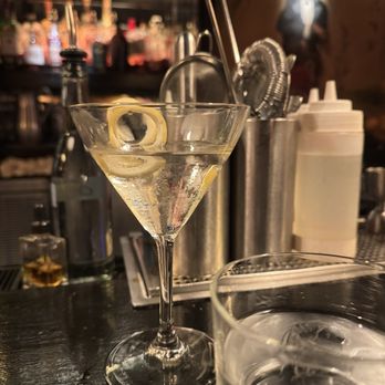 Monkey Bar - Martini anyone? - American Near Me - New York, New York Monkey Bar - Martini anyone? - American Near Me - New York, New York