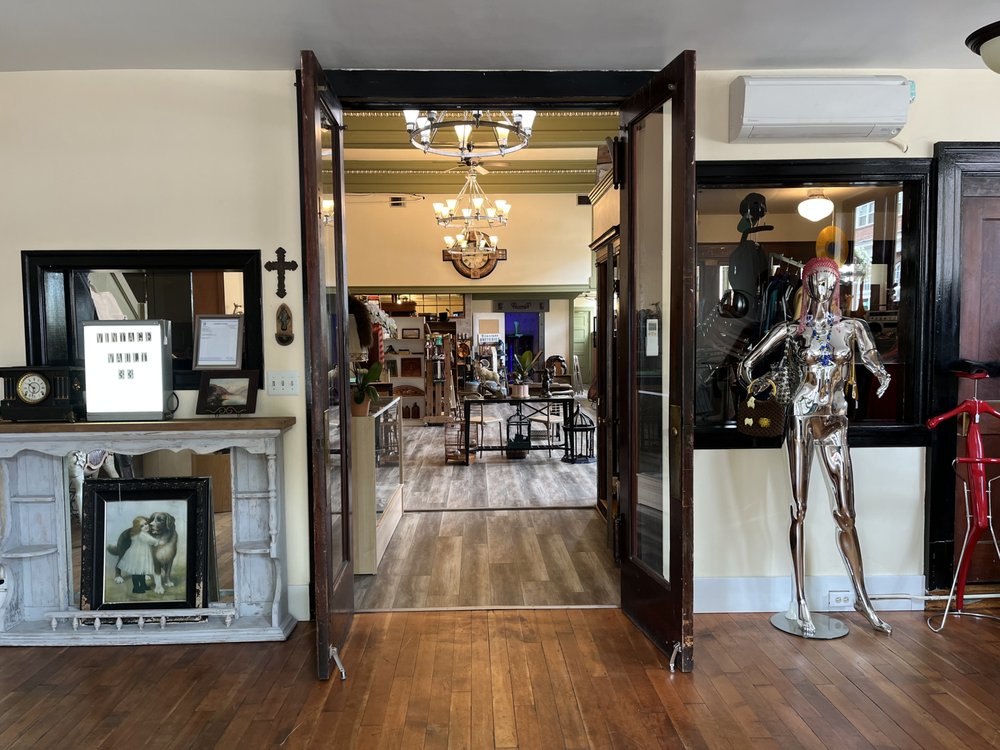 VINTAGE VAULT 33 Updated August 2024 327 N Tower Ave, Centralia, Washington Used, Vintage