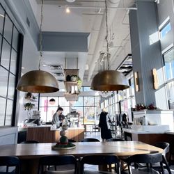 Silver Fox Coffee Lounge - Setting