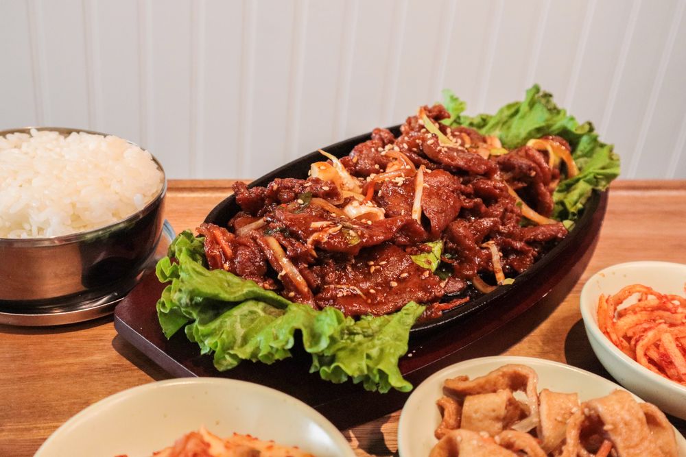 J's Korean Food Logo