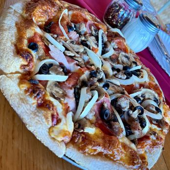 Harbor Pub & Pizza - Combo pizza with pepperoni, ham. mushrooms, onions - Pizza Near Me - Honolulu, Hawaii Harbor Pub & Pizza - Combo pizza with pepperoni, ham. mushrooms, onions - Pizza Near Me - Honolulu, Hawaii