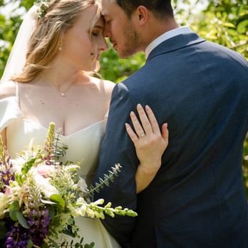 Kara Cooper Photography - Wedding Photos Hood River - Session Photography Near Me Kara Cooper Photography - Wedding Photos Hood River - Session Photography Near Me