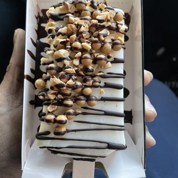 Fantasticks - Vanilla pop, half white chocolate, chocolate drizzle, caramel pearls, chocolate drizzle, peanuts and pistachio! - Gelato Near Me - Gaithersburg, Maryland