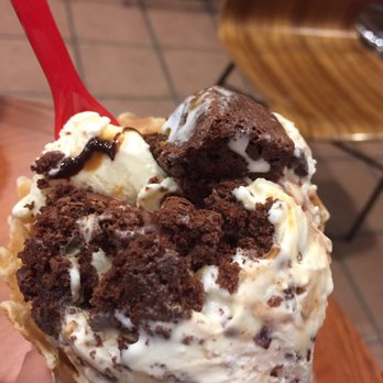 コールド ストーン クリーマリー 横浜ランドマークプラザ店 Ice Cream Frozen Yogurt 西区みなとみらい2 2 1 横浜市 神奈川県 Japan Phone Number Yelp