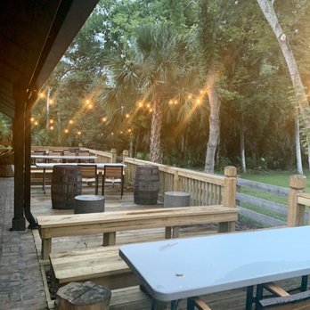 V Pizza - Outdoor dining - Pizza Near Me - Jacksonville Beach, Florida V Pizza - Outdoor dining - Pizza Near Me - Jacksonville Beach, Florida