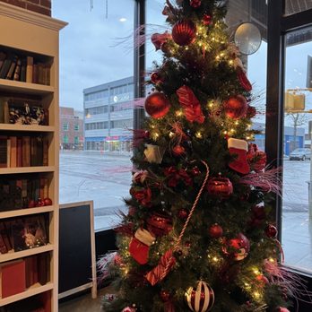 Room 33 - a decorated christmas tree in front of a window - Cafes Near Me - Erie, Pennsylvania Room 33 - a decorated christmas tree in front of a window - Cafes Near Me - Erie, Pennsylvania