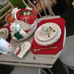 Upscale Resale - Beautiful table set I want but no room to travel back home 225 to someone lucky!