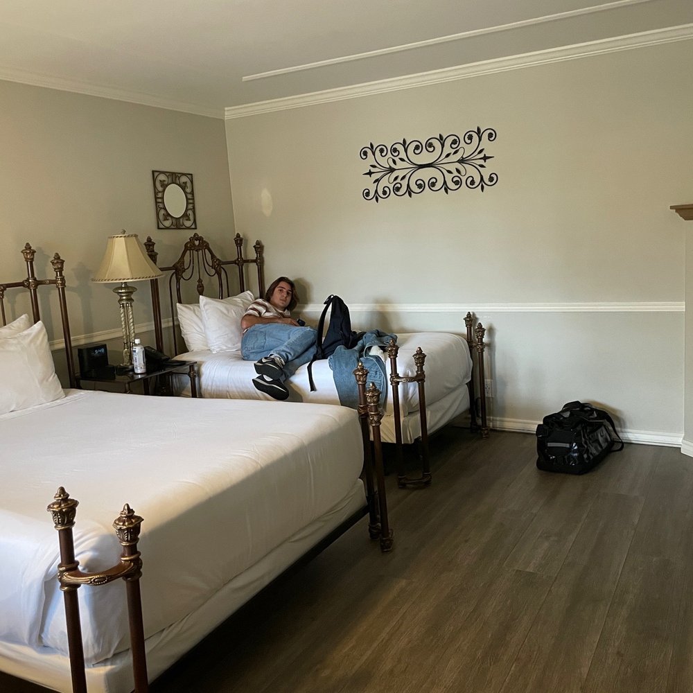 Coachman's Inn - Double bed and single. - Hotels Near Me - Carmel, California Coachman's Inn - Double bed and single. - Hotels Near Me - Carmel, California