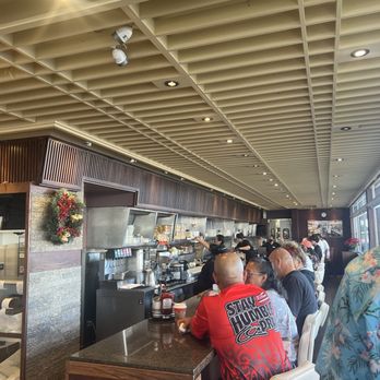 Liliha Bakery - Counter seating - Bakeries Near Me - Honolulu, Hawaii