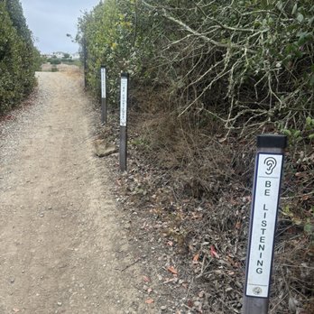 Buck Gully Reserve - Signs upon starting and ending the trail - Hiking Near Me - Newport Coast, California Buck Gully Reserve - Signs upon starting and ending the trail - Hiking Near Me - Newport Coast, California