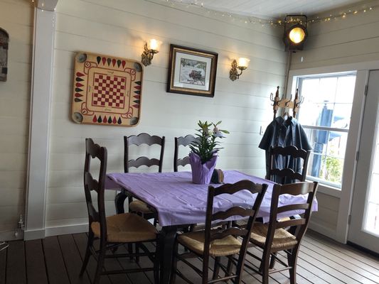 Elise’s Niece’s Cafe