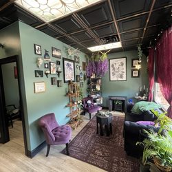 Ultima Tattoo & Piercing - Waiting area