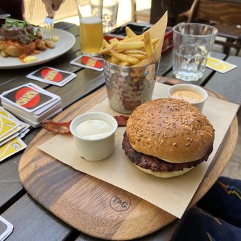 The Engineer - Burger prepared for my so (with only ketchup on it). - Pubs Near Me - London, XGL