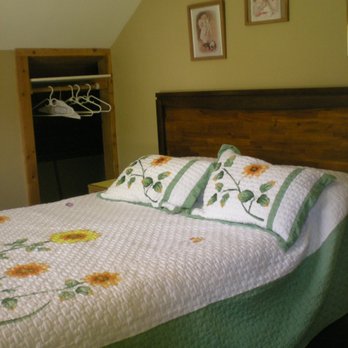 Service Creek Resort - Sunflower room Room #3 - Rafting/Kayaking Near Me - Fossil, Oregon Service Creek Resort - Sunflower room Room #3 - Rafting/Kayaking Near Me - Fossil, Oregon