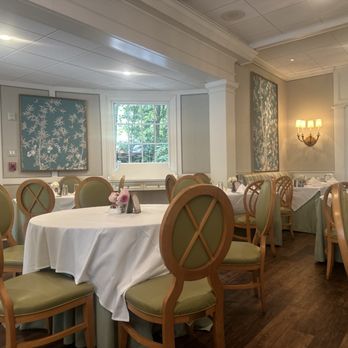 Swan Coach House - Dining Room - New American Near Me - Atlanta, Georgia Swan Coach House - Dining Room - New American Near Me - Atlanta, Georgia