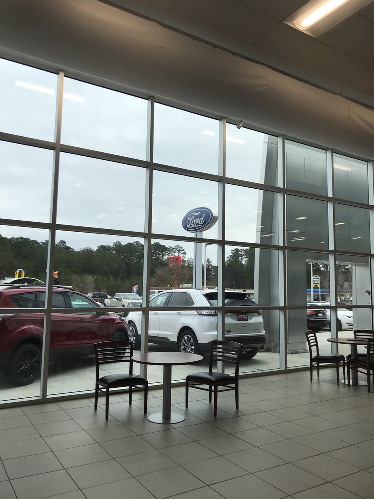 LAUREL FORD LINCOLN Updated September 2024 2018 Highway 15 North, Laurel, Mississippi Car