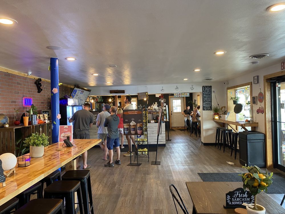 Fiddle's Coffee House & Juice Bar Logo