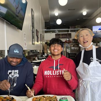 San Wang Restaurant - Happy Staff+ Customers - Chinese Near Me - San Francisco, California San Wang Restaurant - Happy Staff+ Customers - Chinese Near Me - San Francisco, California