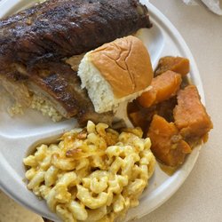 JJ's Mama's Soulfood & More - Turkey wing, Mac & cheese, and yams!