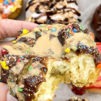 Donna's Delicious Dozen - The 8 mile - Donuts Near Me - Columbus, Ohio