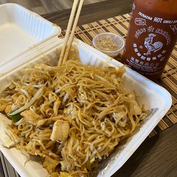 Thai Cuisine Express - Chicken Pad Thai with extra peanuts and beansprouts - Thai Near Me - Aiea, Hawaii