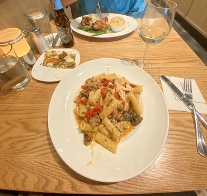 Cooper’s Hawk Winery & Restaurant by null