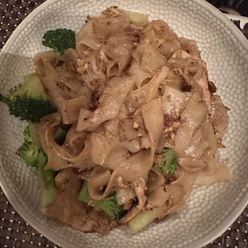 Bai Tong Thai Bistro - Drunken noodles - Thai Near Me - Saratoga, California Bai Tong Thai Bistro - Drunken noodles - Thai Near Me - Saratoga, California